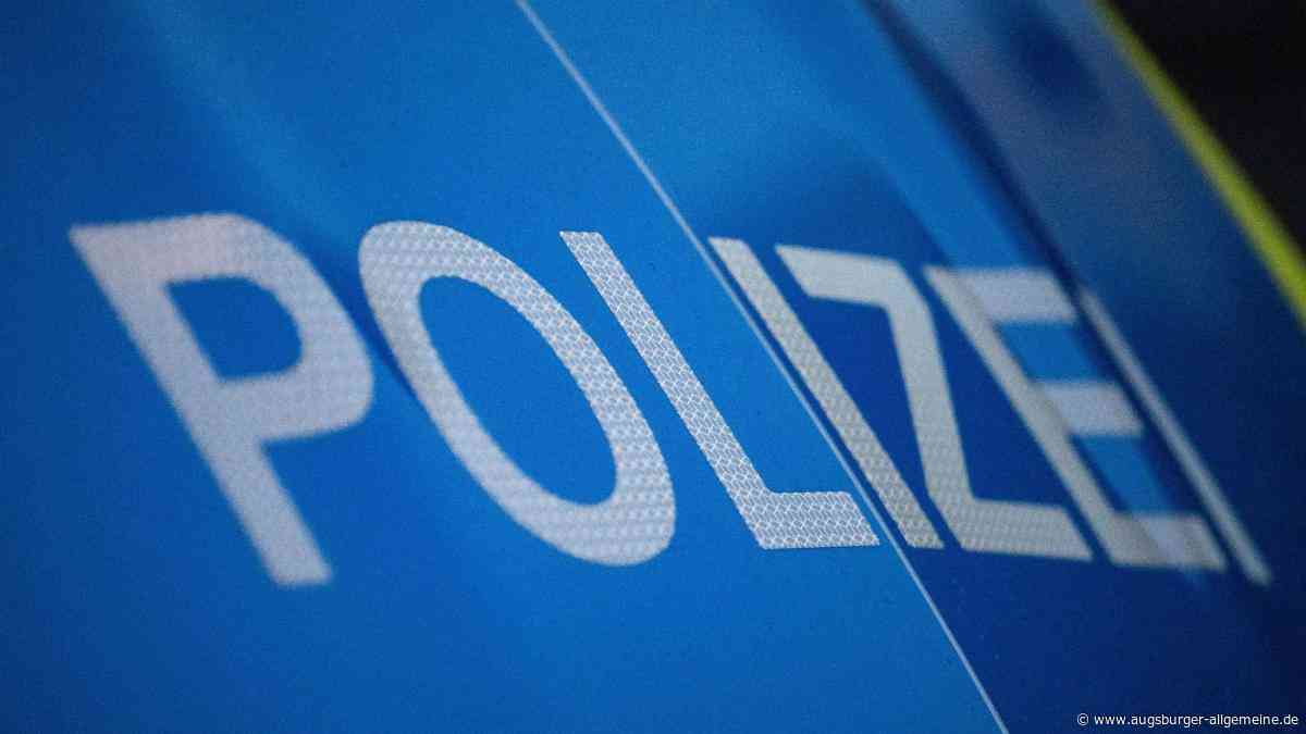 Geparktes Auto auf Schulparkplatz in Landsberg zerkratzt