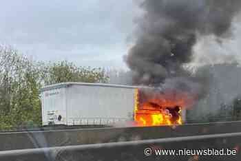 Vrachtwagen vat vuur op E17: rijstrook na enkele uren weer volledig vrijgegeven