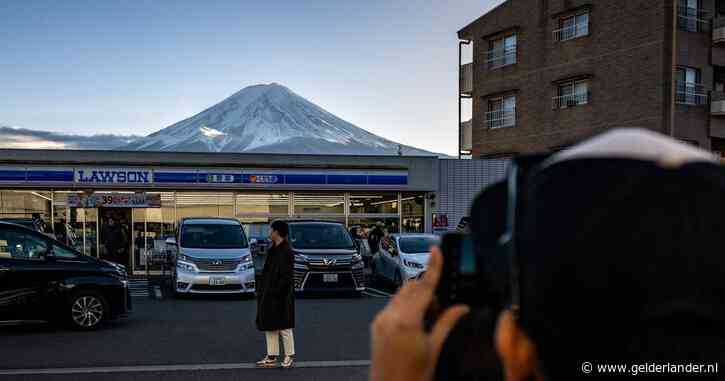 Weg met al die Instagram-toeristen: Japan blokkeert prachtig uitzicht op Mount Fuji met lelijk scherm