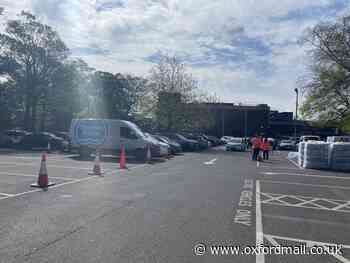 Oxford: Bottled water banks set up by Thames Water