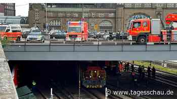 Eingeschränkter Zugverkehr nach dem Unfall eines Bauzuges in Hamburg