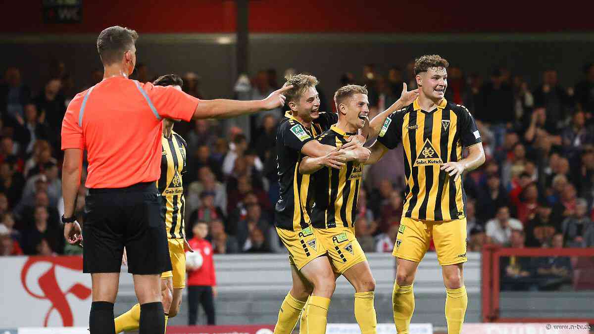 Wuppertal-Pleite beglückt Aachen: Traditionsklub steigt überraschend auf dem Sofa in 3. Liga auf