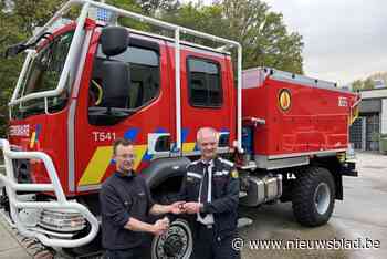 Brandweerkorps neemt gloednieuwe bosbrandweerwagen in dienst: “Voertuig kan al rijdend blussen”