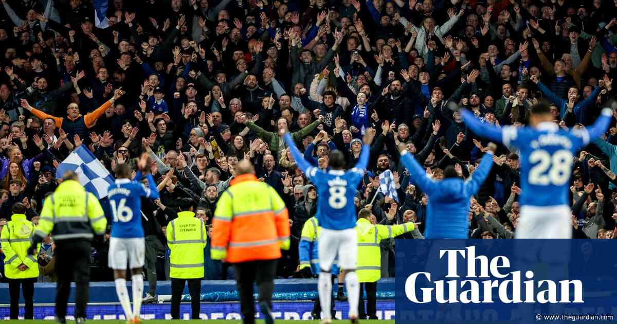 ‘It’s like juggling sand’: Sean Dyche’s rebuild hit by uncertain Everton future