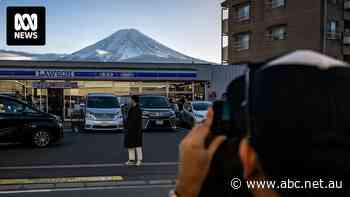 Japanese town to block Mount Fuji view from troublesome tourists