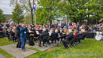 Flevoland - Koningsdag in Flevoland: Festiviteiten op Urk geopend met traditionele Aubade
