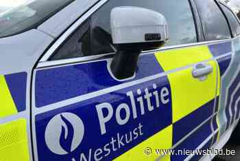 Politie pakt 30 illegalen op die met reddingsvesten verscholen zitten in bestelwagen in Oostduinkerke