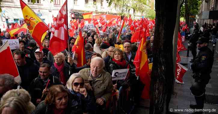 Demonstration in Madrid für Verbleib von Sánchez im Amt