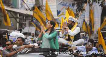 ‘Remove dictatorship and save democracy’: Top quotes from Sunita Kejriwal’s maiden roadshow for Lok Sabha polls