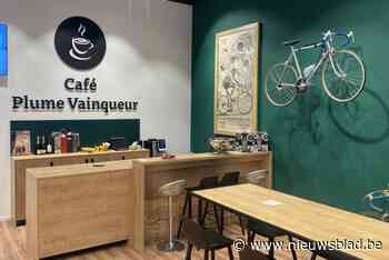 Een koffietje tussen de wielernostalgie? Bekende Gentse fietsenwinkel heeft nu ook een eigen ‘café’