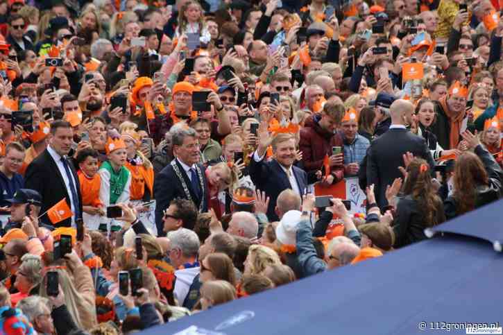 Nederland viert Koningsdag: vrijmarkten, oranje tompouces en muziek