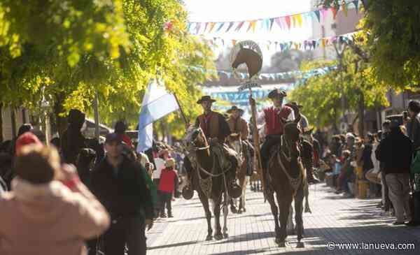 Se realizó el desfile por el 245° aniversario de la fundación de Viedma y Carmen de Patagones