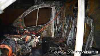 112-nieuws: bedrijfsbus uitgebrand in Den Bosch • auto botst op lichtmast