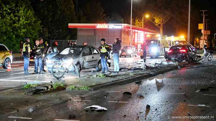 Dronken automobilist botst op auto's en veroorzaakt ravage op de weg
