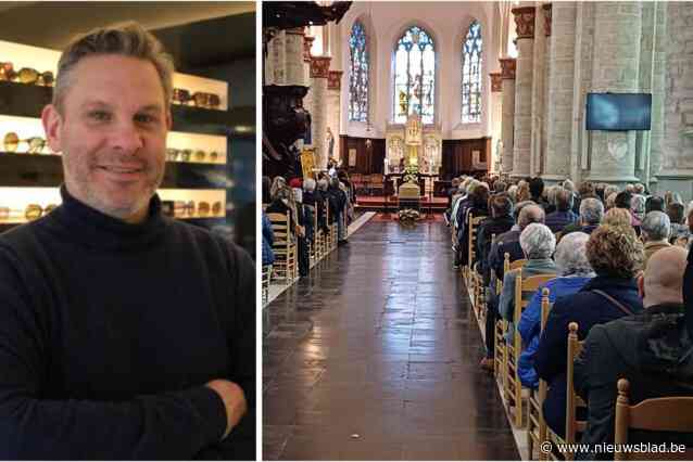 Bomvolle kerk voor afscheid van juwelier Christof Vande Walle: “Je kon op ieders gezicht een glimlach toveren”