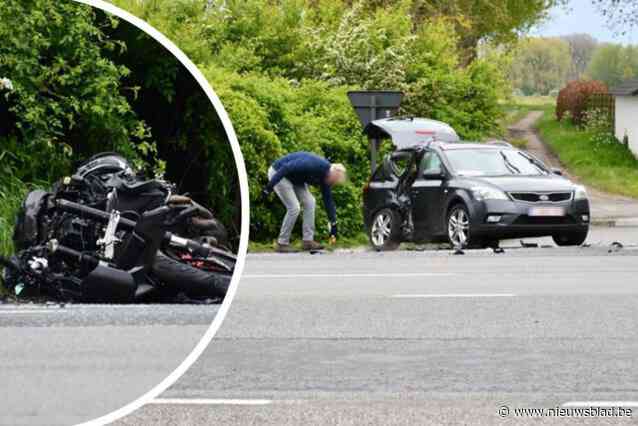 Zware klap tussen motor en personenwagen in Lapscheure: motorrijder (33) sterft ter plaatse aan verwondingen