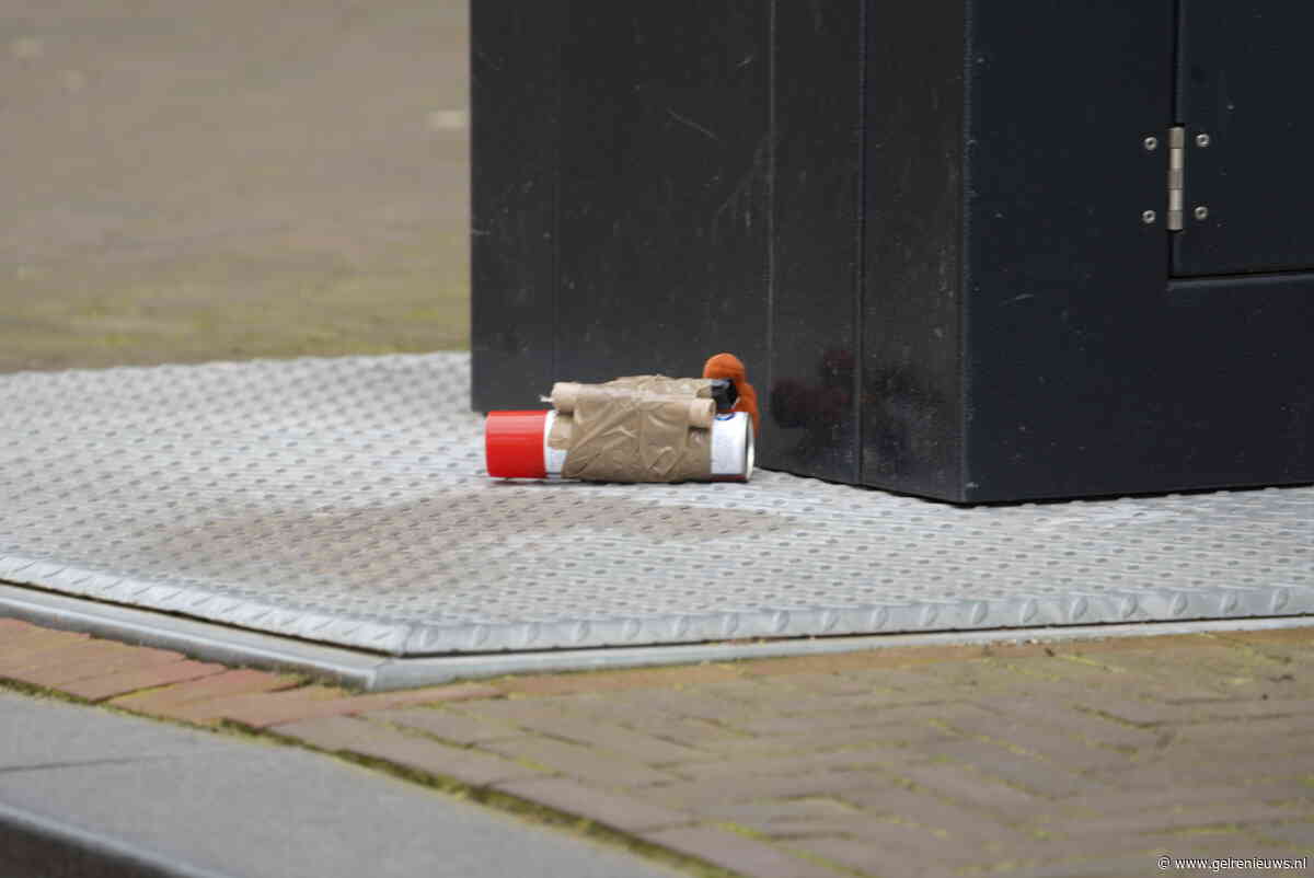 Straat in Zutphen afgesloten na vondst illegaal vuurwerk, gasfles en knuffeltje