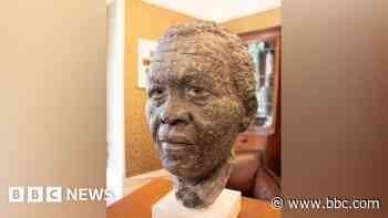 Mandela's daughter thanks college for sculpture