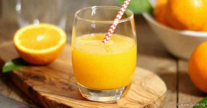 How to make fresh orange juice without a squeezer