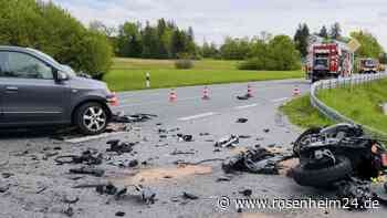 Unfall-Drama in Oberbayern: Motorradfahrer (59) stirbt nach Zusammenstoß mit Auto