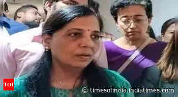 'Asked about govt schools, water supply': Sunita Kejriwal, Atishi meets Delhi CM in jail