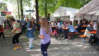 Mit viel Schwung wird der Mai in Augsburgs Stadttteilen frühzeitig begrüßt