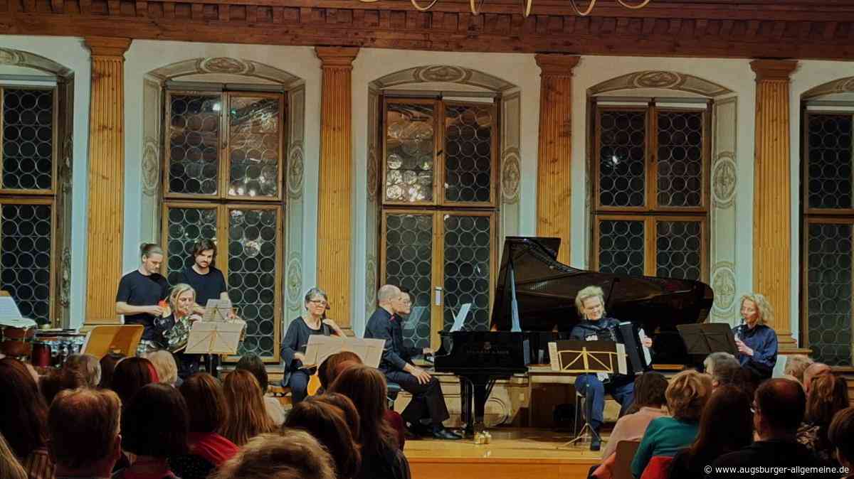 Lehrerkräfte der Sing- und Musikschule bieten ein schillerndes Konzert