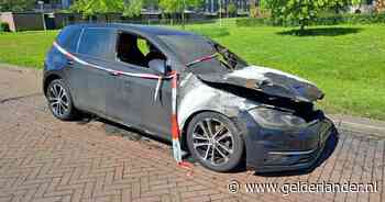 Wéér auto in lichterlaaie in Malburgen: ‘Ik voel me niet veilig in de buurt’