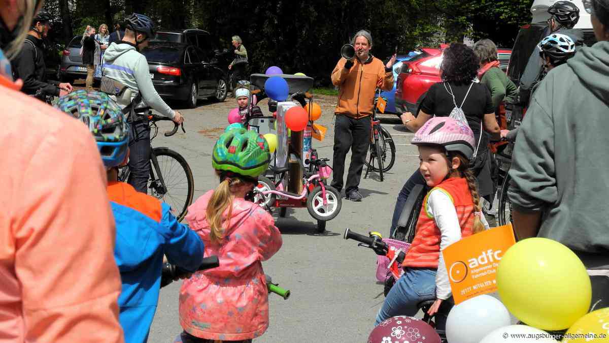 Radfahrende demonstrieren in Landsberg für kinderfreundliche Straßen