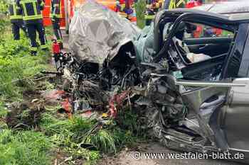 Unfall in Stemwede: Wagen kracht gegen drei Bäume