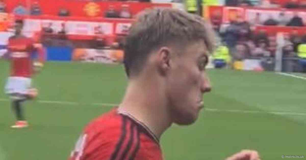 Rasmus Hojlund reacts to Manchester United fans booing Kobbie Mainoo’s substitution against Burnley