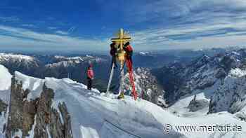 Nach Sturm: Gipfelkreuz auf der Zugspitze strahlt wieder in voller Pracht