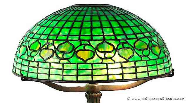 Tiffany Acorn Lamp Drops A High Price For Nye