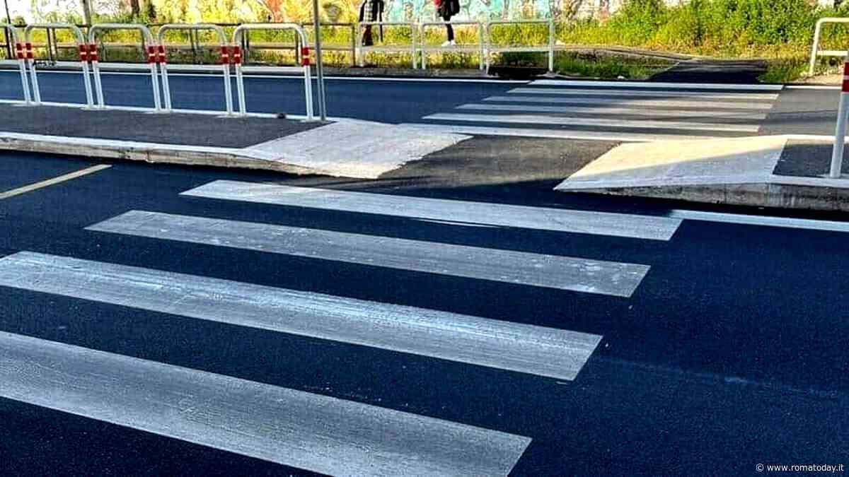 "La nostra vita è a rischio": petizione dei residenti per un semaforo pedonale in via Casilina