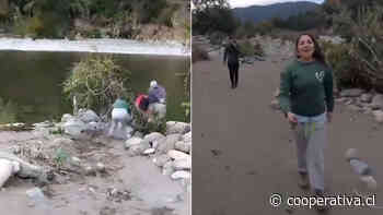 Graban a mujer empujando a un adulto mayor al río en Linares