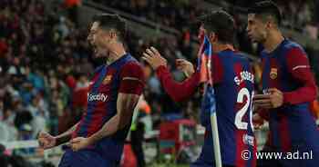 Hattrickheld Lewandowski redt Barcelona na foutenfestival: tiental Valencia op valreep verslagen