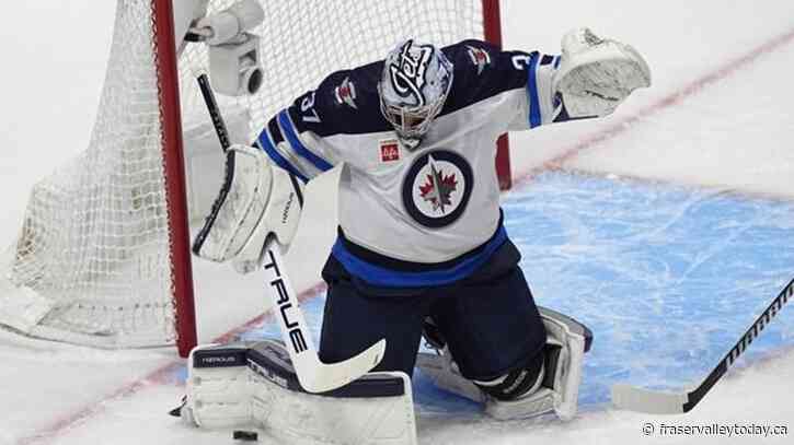 Bowness says Jets must step up in front of Vezina nominee Hellebuyck