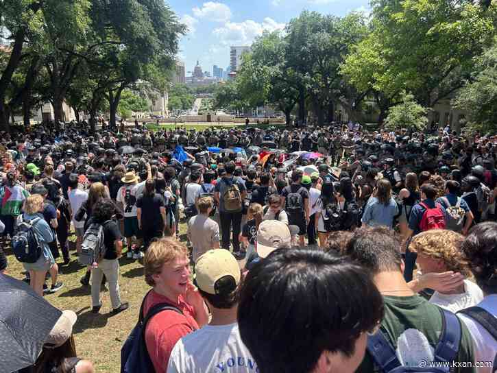 LIVE BLOG: Multiple arrests on UT campus during Monday protest