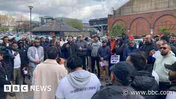 Uber drivers form convoy in city centre protest
