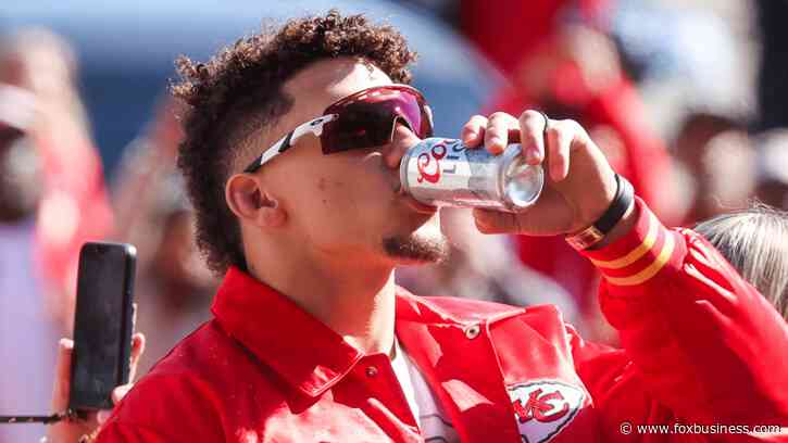 Patrick Mahomes partners with Coors Light on 'Dad Bod' T-shirts for children's charity