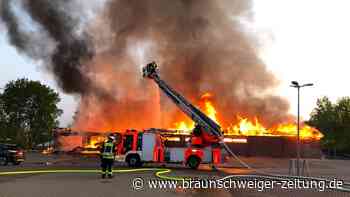 Aldi-Markt in Gifhorn brennt lichterloh – Warnung vor Rauch
