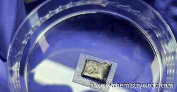 Liquid metal synthesis of diamonds achieved at atmospheric pressure