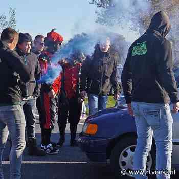 Verdachte Sinterklaasrellen Staphorst heeft geen spijt van blokkeren auto: "Bestuurder reed over mij heen"