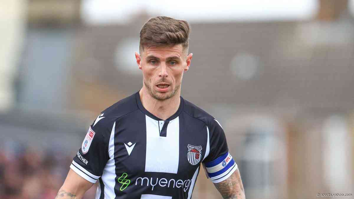 Holohan and Eisa among 11 let go by Grimsby