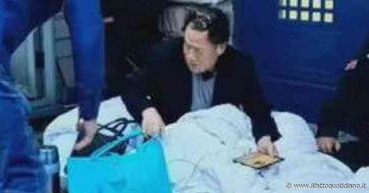 Virologo cinese cacciato: fu il primo a pubblicare la sequenza Covid. Per protesta ora dorme davanti al laboratorio