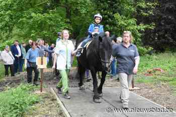 Inkendaal opent outdoor parcours voor hippotherapie: “Revalideren te paard in volle natuur is uniek in België”