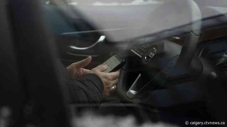Distracted driving accounts for more than 25% of traffic deaths in Alberta: report