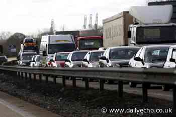 Delays as crash blocks M271 Southampton