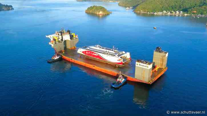 Boskalis zet drie snelle ferry’s droog in Trinidad