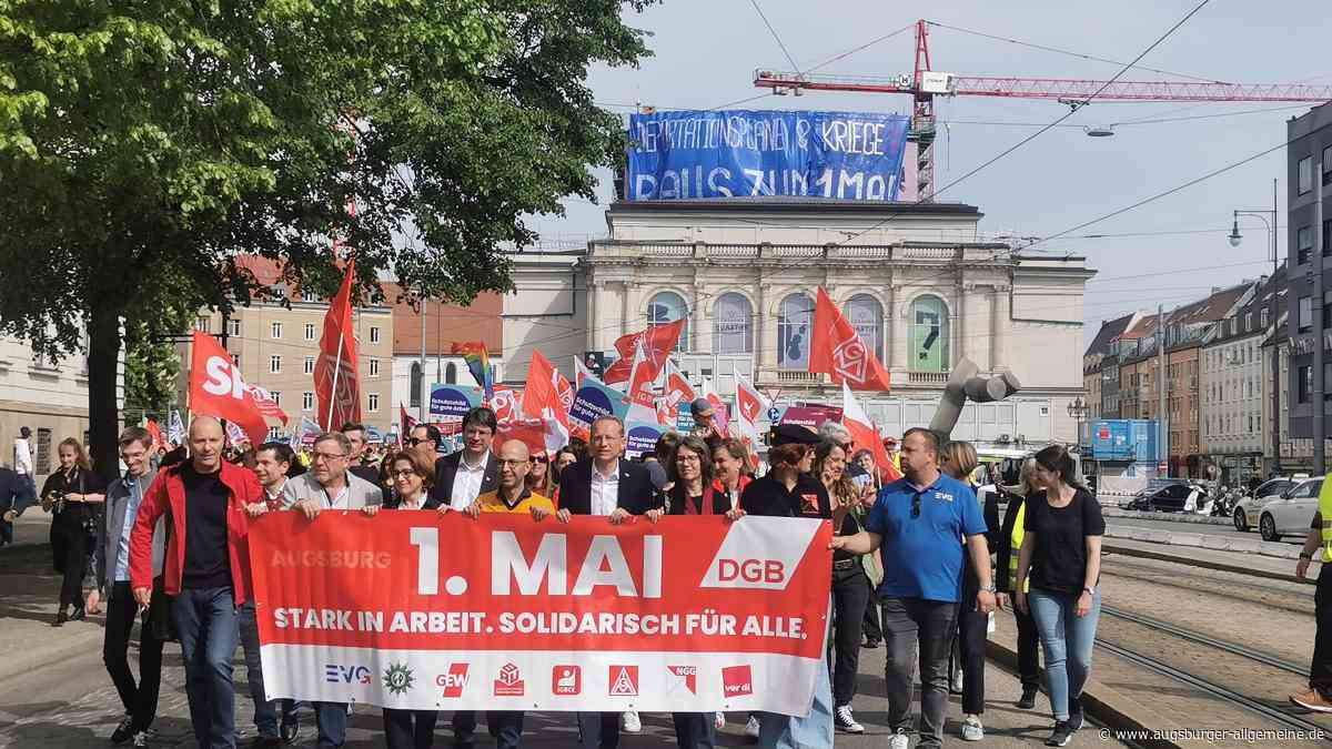 Kundgebung zum 1. Mai: Mehr als 1000 Menschen gehen in Augsburg auf die Straße